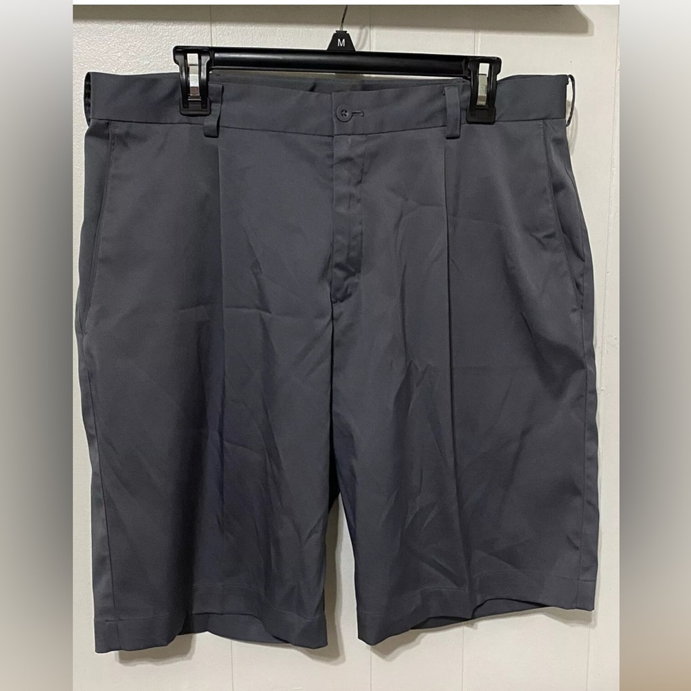 Nike Dri-fit golf performance Men’s Gray shorts 34~Pictures are the description